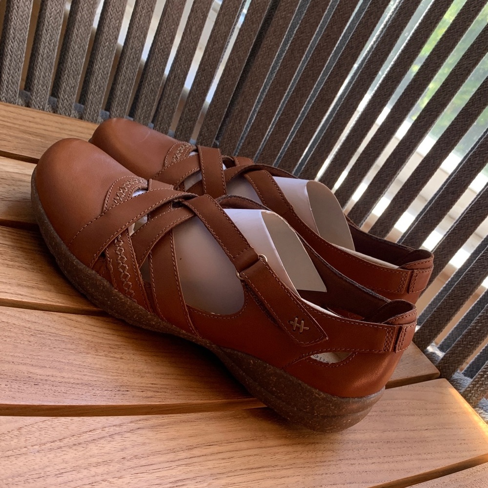 Fall Clarks Women's Tan Leather meryJane flats - Picture 3 of 11